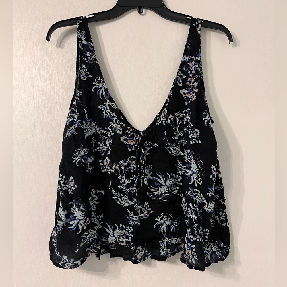FREE PEOPLE TANK ✨